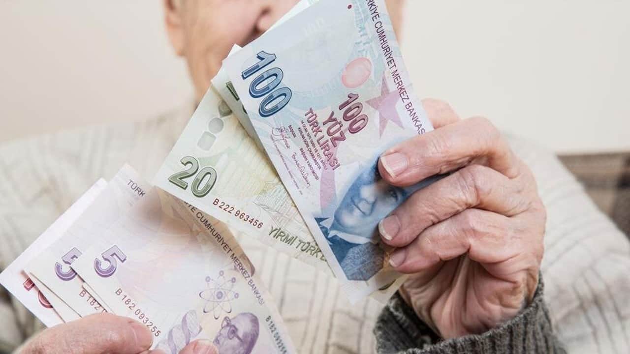 Yaşlı ve engelli aylıkları hesaplara yatıyor!