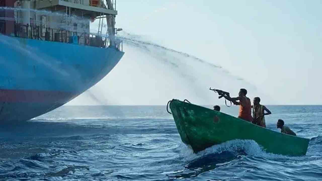 Yemen açıklarında korsan baskını: Petrol tankeri kaçırıldı