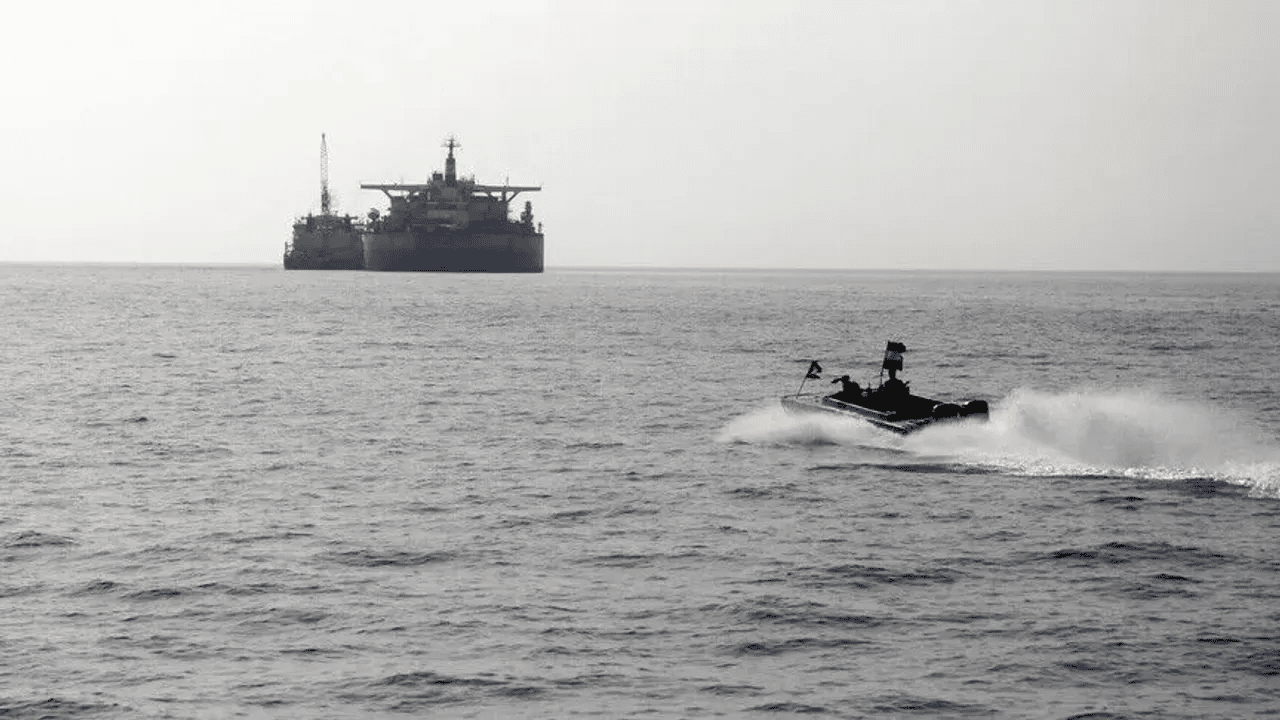 Yemen açıklarında ticari gemi vuruldu