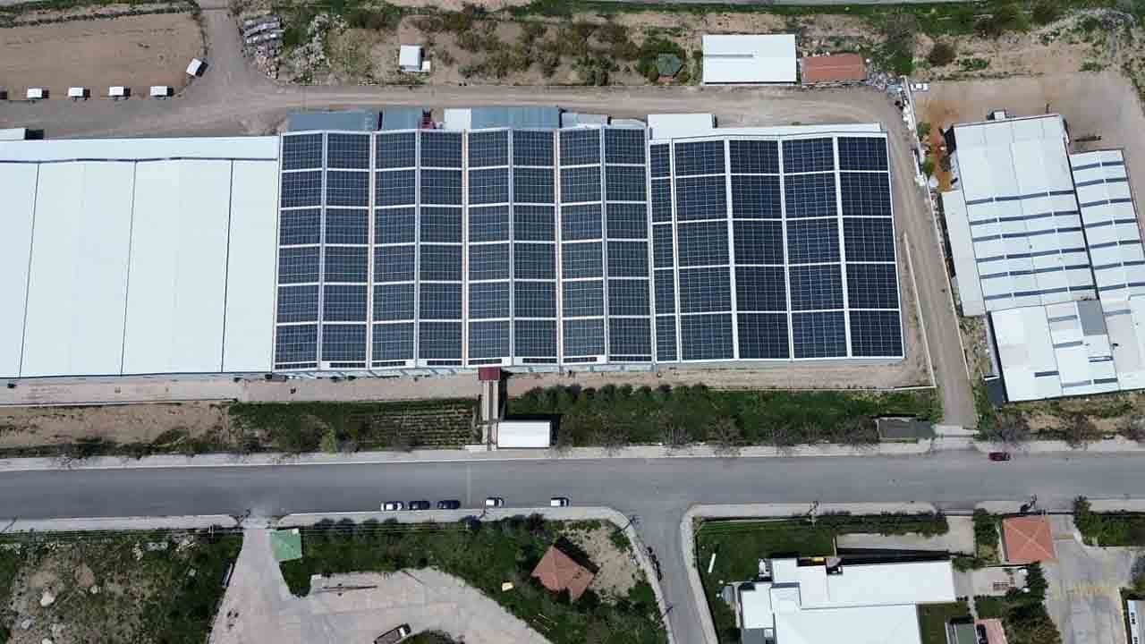 Yeşil fabrika maliyetleri düşürdü: Enerjisini güneşten, suyunu yağmurdan alıyor