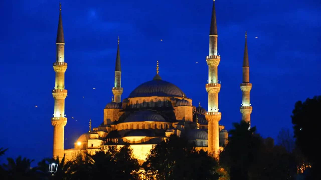 'Yılbaşı oluyorsa, Kadir Gecesi de resmi tatil olsun'