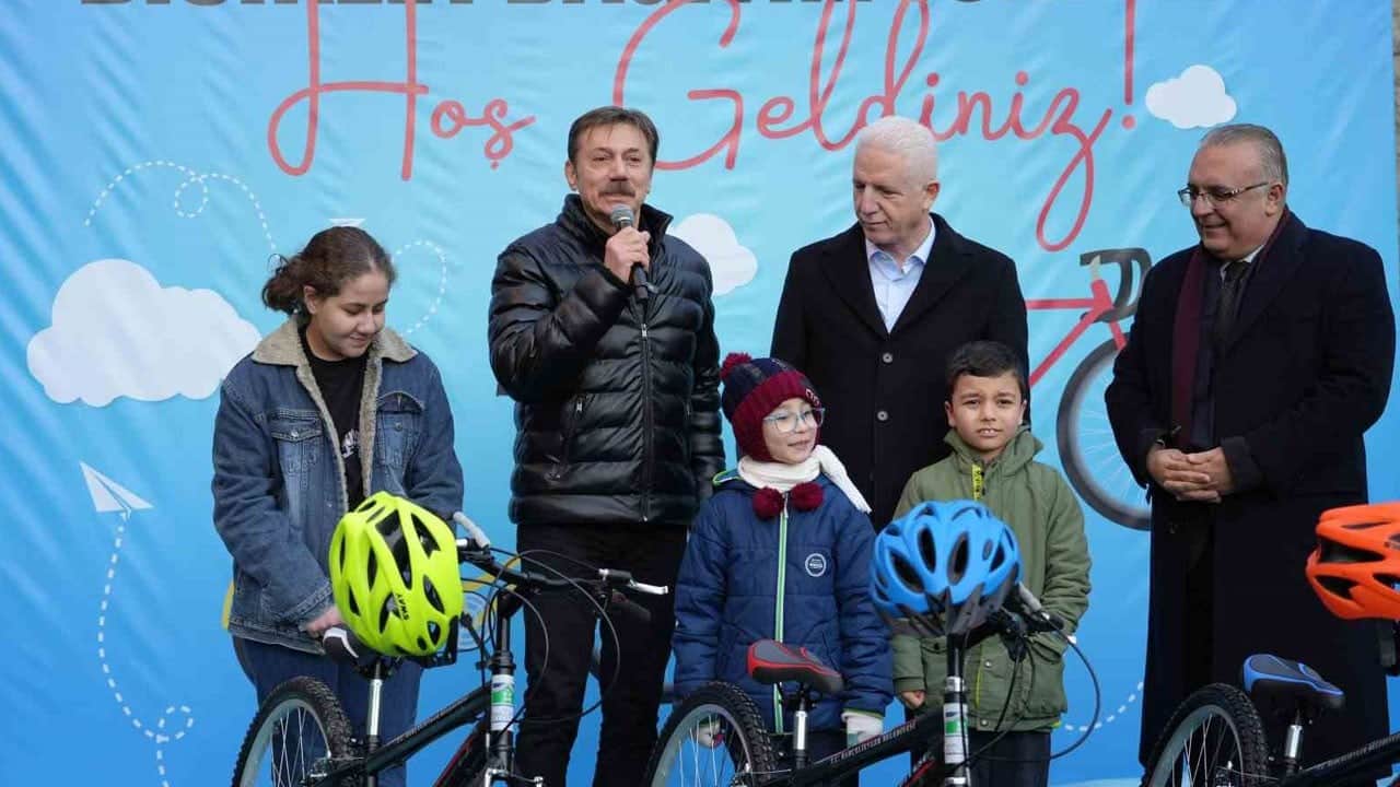 Yılın İlk Gününde Bahçelievler’de 100 Çocuk Bisikletine Kavuştu