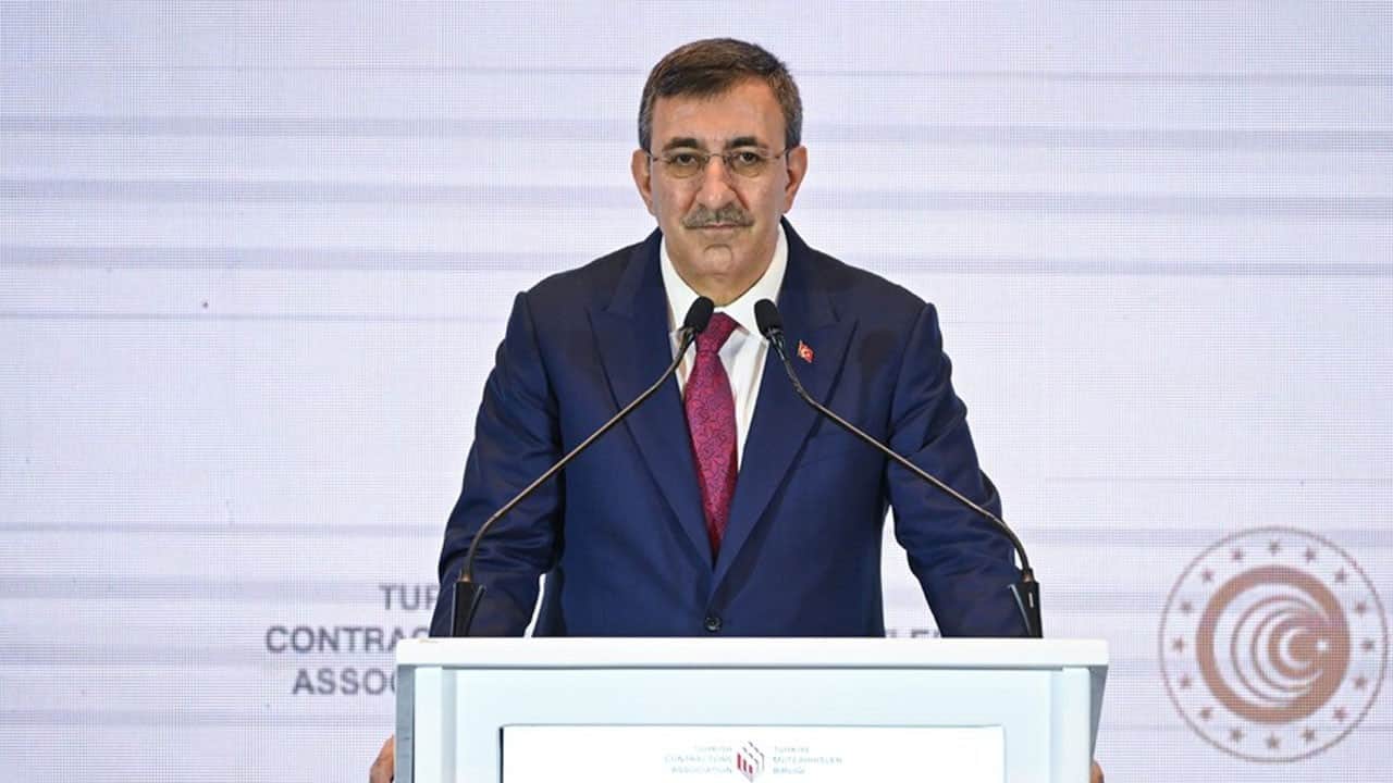 Yılmaz, "İnşaat Zirvesi"nde konuştu! Müteahhitlikte dünya ikincisiyiz