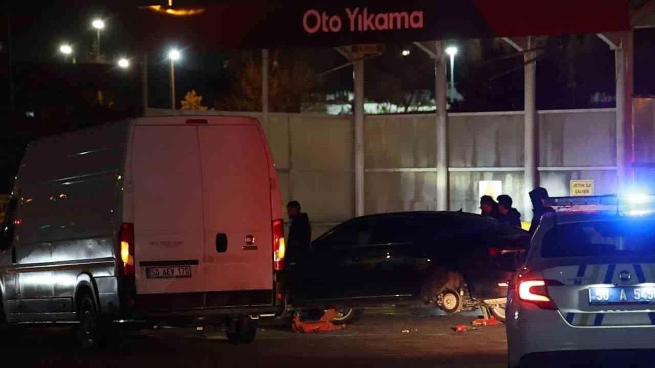 Yolda oluşan çukurlar, 5 aracı yolda bıraktı