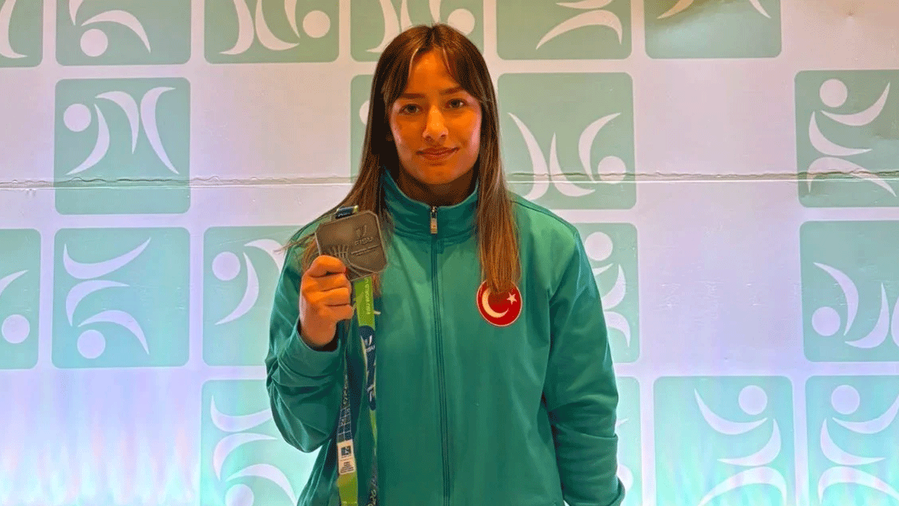 Zehra Demir dünyada dereceye girdi! Ülkemizi ve okulunu gururlandırdı