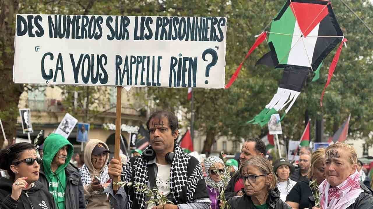 Zeytin dalları ve uçurtmalarla protesto: Paris'te Filistin eylemi