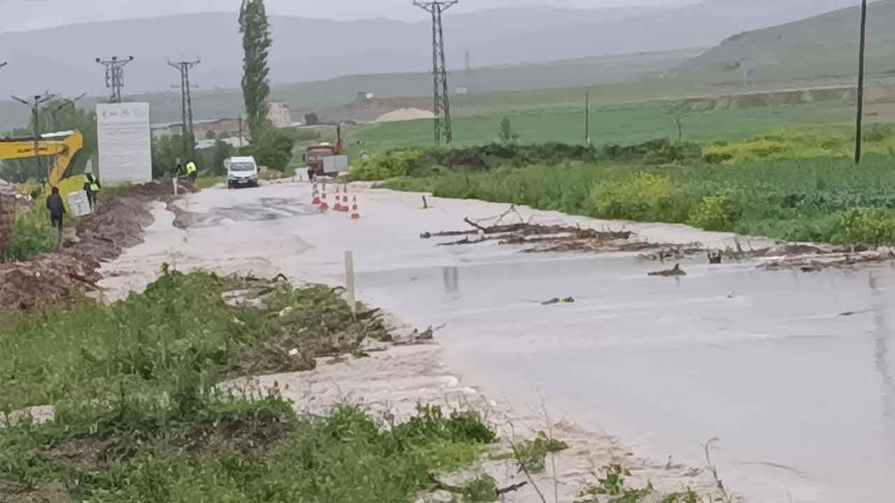 Zile'de 30 yılın en büyük afet korkusu! Barajlar taştı yollar nehre döndü!