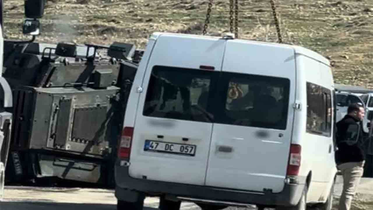 Zırhlı araç devrildi Yaralı polisler var