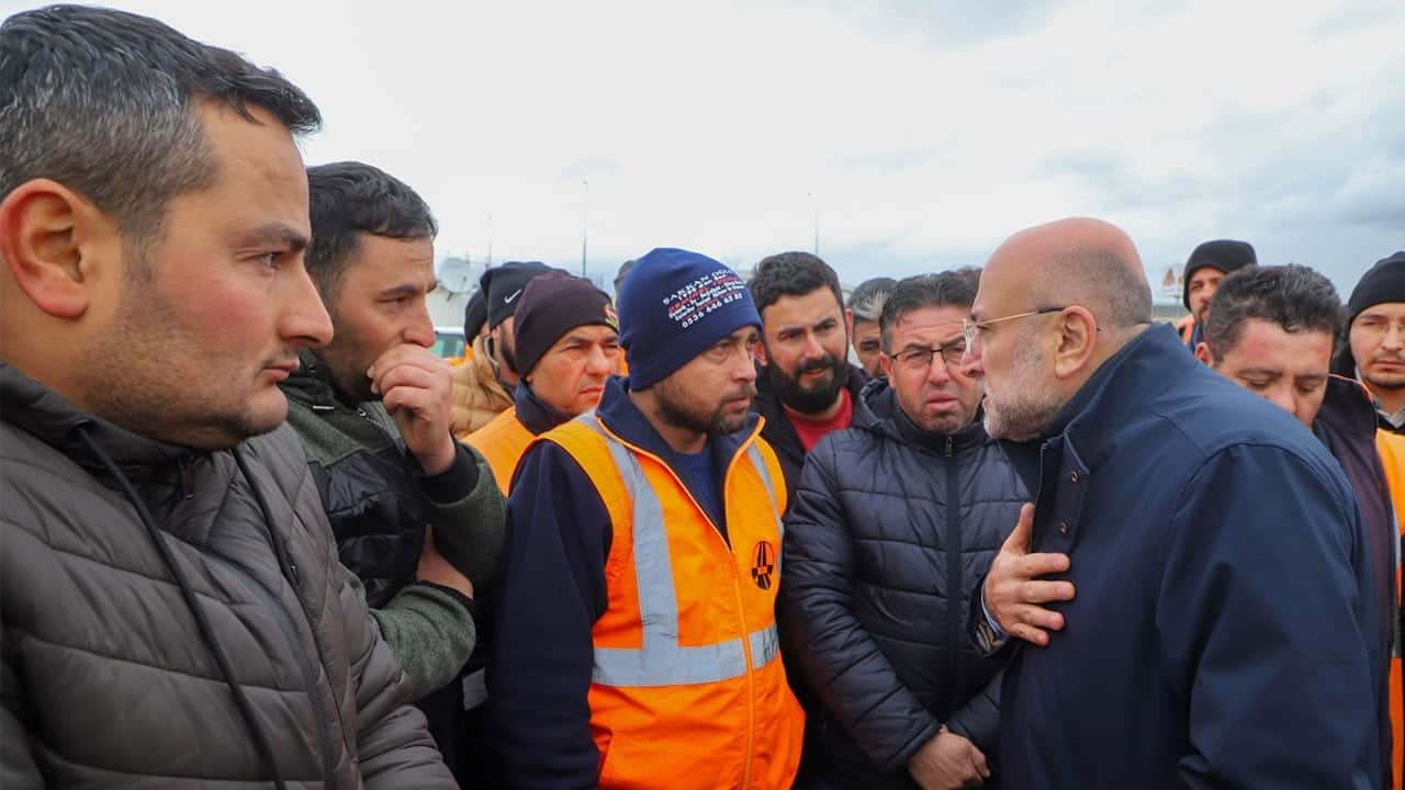 Zorlu şartlarda çalışan karayolları işçilerine Şahin’den destek