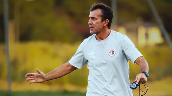 6 maçta 4 yenilgi almıştı! Antalyaspor'da Bülent Korkmaz dönemi sona erdi