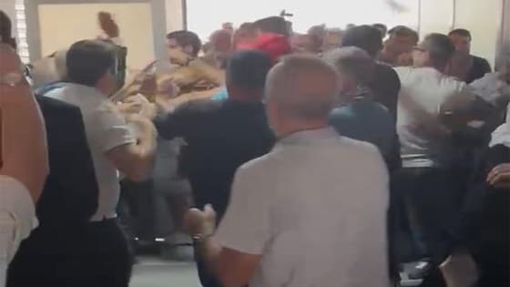 Adliye içerisinde taraflar arasında meydan savaşı