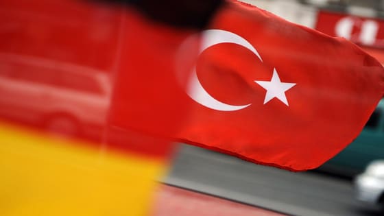 Almanya’daki Türkler için kimlik alarmı: Siyasette yükselirken köklerinden mi kopuyorlar?