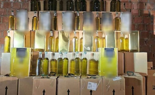 Aydın’da tağşiş yağ deposuna baskın! 4 bin litre yağ, binlerce boş teneke