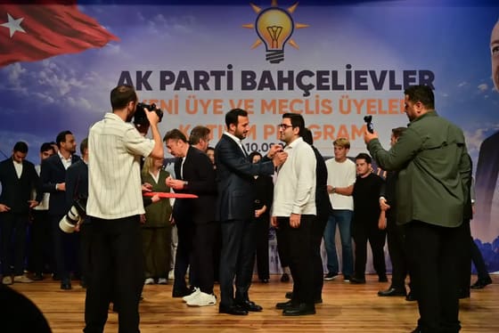 Bahçelievler'de 3 CHP'li meclis üyesi AK Parti'ye geçti