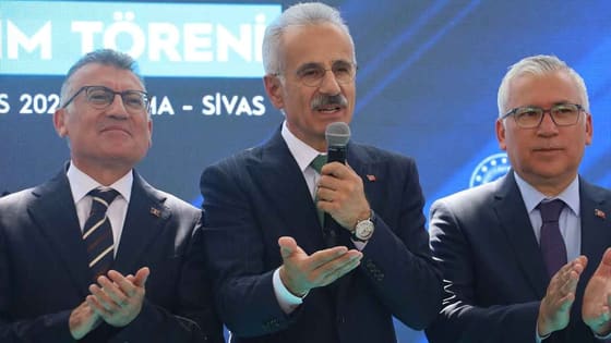 Bakan Uraloğlu Sivas'ta net mesaj verdi  Dünya liderini tekrar seçip yolumuza devam edeceğiz