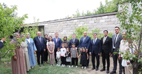 Bakan Yumaklı, Erzincan'da şehit Jandarma Er Yakup Koç'un ailesini ziyaret etti