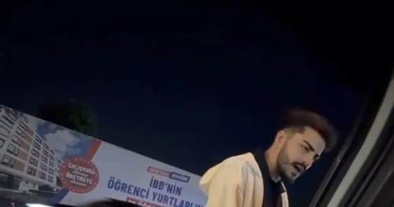 Beyoğlu'nda taksiye tekme atan motosikletli tutuklandı: 'Git bunları kaportacıya yaptır'