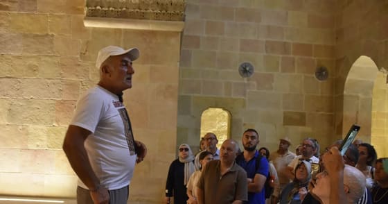 'Boş taşa bakmasın' diyen emekli Yıldırım, Divriği Ulu Camii'ni 16 yıldır anlatıyor
