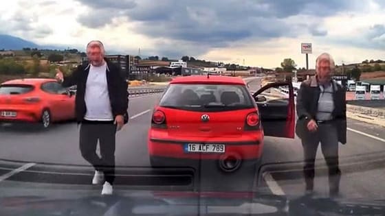 Böyle böyle akıllanacaksınız! Yol kesen magandalar bedelini ağır ödedi