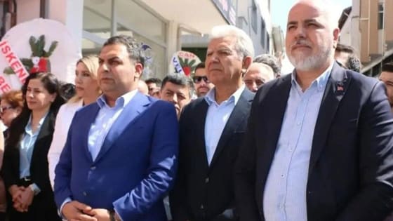 CHP’den istifa eden 2 belediye başkanı Yeni Parti'ye katıldı