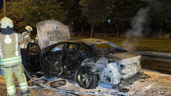 D-100’de otomobil alevlere teslim oldu: Sürücü son anda dışarı çıktı
