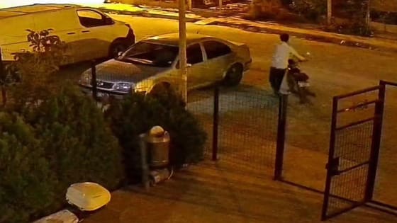 Defalarca kontrol etti, kilidi kırdı! Motosikleti sürükleyerek böyle çaldı