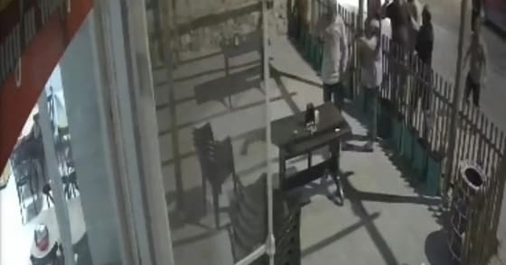 Edirne'de küfür uyarısı yapan lokantacı çifti 3 kişi darbetti, anlar kamerada