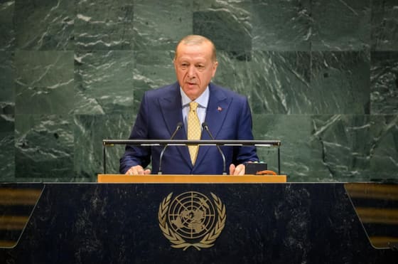 Erdoğan'ı görmeyip İmamoğlu'nu koruyan medyaya Karahasanoğlu’ndan sert tepki