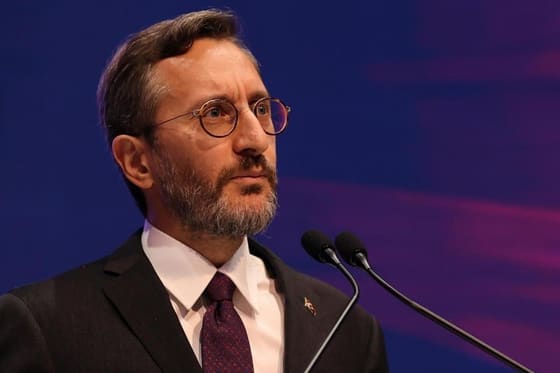 Fahrettin Altun'dan Vatikan'da şaşırtan imaj! Yeni tarzı gündem oldu