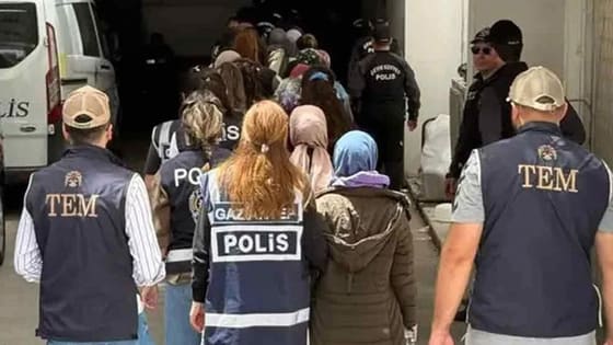 FETÖ’nün 'mahrem izdivaç' yapılanmasına baskın: 26 mankurt yakalandı