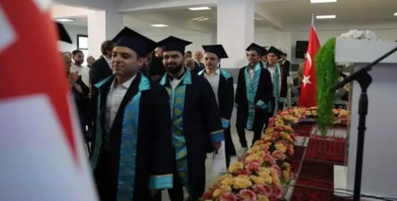 Halep’te 38 öğrenci diplomasını aldı: TMV öğrencilerinin mezuniyet coşkusu