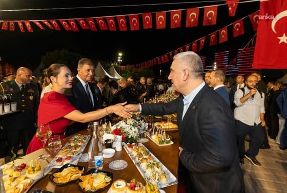 Huylu huyundan vazgeçer mi? 9 Eylül Resepsiyonu “alkolsüz” deniliyordu meğer…