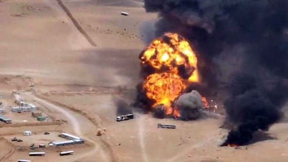 İran destekli Husiler Suudi Arabistan’ın petrol tesisini ve hava üssünü balistik füzelerle hedef aldı!