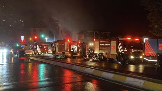 İstanbul'da hareketli gece! Yangın 5 iş yerine daha sıçradı!
