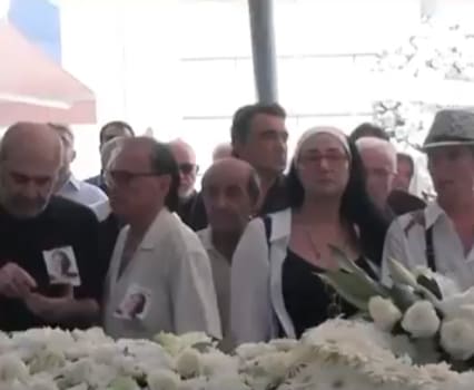 İzmir’de cenaze namazında kadın-erkek karışık saf tutuldu! İmam namazı kıldırmadı!