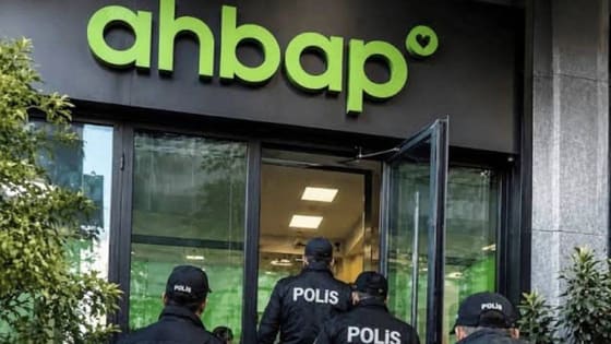 'Kızılay çadır satıyor' yalanıyla devlet kurumlarını itibarsızlaştıranlar, tonlarca yardım malzemesini depolarında farelere yem etmiş! ahmakların ‘Ahbap’ı çadırları çürütmüş