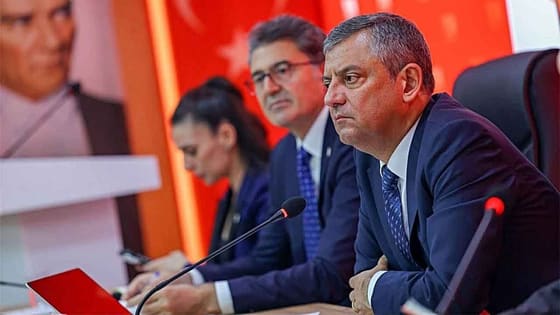Koltuk sevdasıyla CHP’yi bölen Özgür Özel’e Yargıtay’dan tokat gibi cevap! Kurdukları çakma partinin adı da elinde patladı!