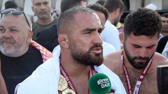 Kula Er Meydanı’nda altın kemer heyecanı! Dev pehlivan Feyzullah Aktürk rakiplerine nefes aldırmadı!