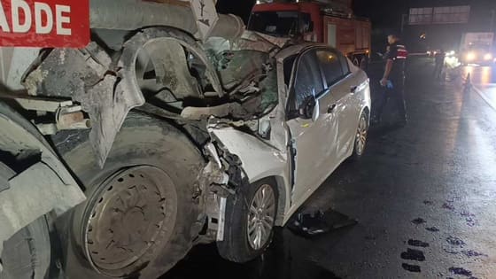 Manavgat’ta tankere çarpan otomobilin sürücüsü hayatını kaybetti