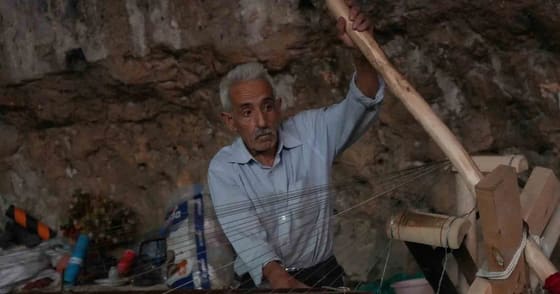 "Mesleğin son ustasıyım": 76 yaşındaki kendirci teknolojiye direnerek üretiyor