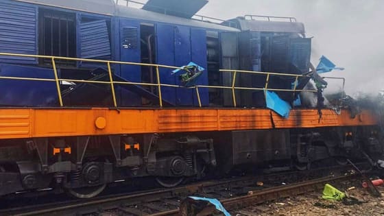 Rus İHA’ları hemen arkasındaki treni vurdu! Boris Johnson’ın treni dakikalarla kurtuldu