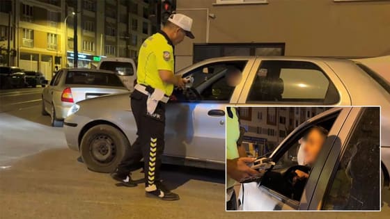 Sarhoş sürücü neye uğradığını şaşırdı Ehliyetine el koyan polise  yakalandı