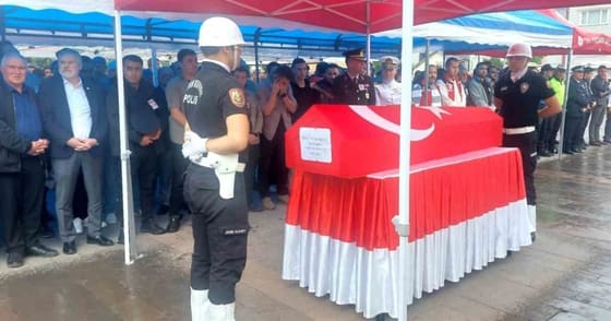 Şehit polis Batuhan Sarıyalçınkaya, ilk görev yeri Şebinkarahisar'da toprağa verildi