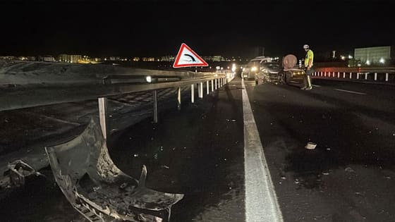 Su tankeriyle çarpıştı, otomobil devrildi!