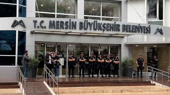 Şüpheli Özbaran’ın ikametinden bir servet çıktı: Avrolar, dolarlar külçe külçe altınlar!