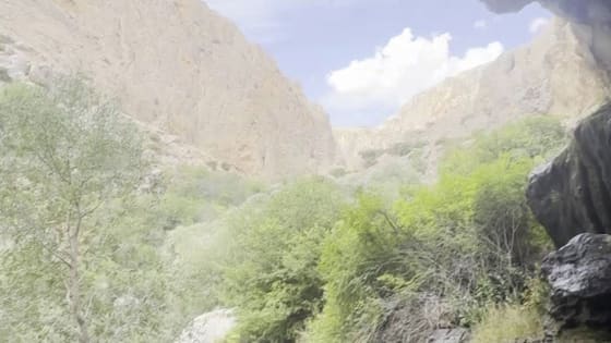 Suyun içinden aktığı mağara görenleri şaşırtıyor! Saklı güzellik keşfedilmeyi bekliyor