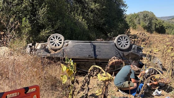 Teker mıcır zemine denk geldi! Otomobil tarlaya savruldu