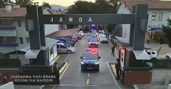 Tokat'ta 20 şüpheliye ait 17 adreste bonzai, silah ve 53 bin 550 lira ele geçirildi