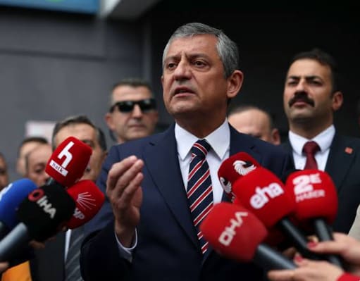 Yılmaz Özdil Özgür Özel ve ekibini fena bombaladı: 2 ayda muhallebi oldular!