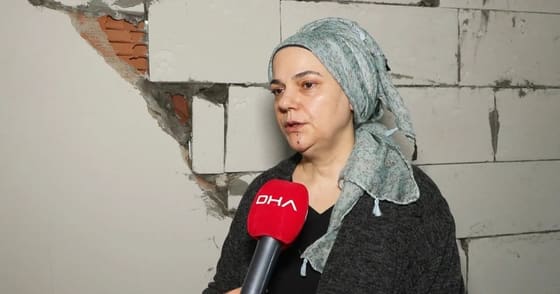Zeytinburnu'nda yıkım sırasında bitişik dairenin yatak odası ve banyo duvarı yıkıldı
